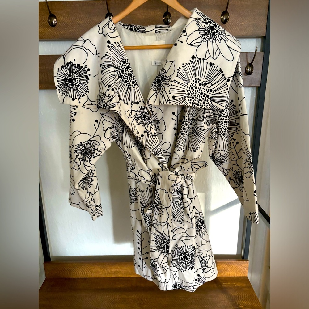 Anna Sui light summer jacket, sz L, bl/wh floral.